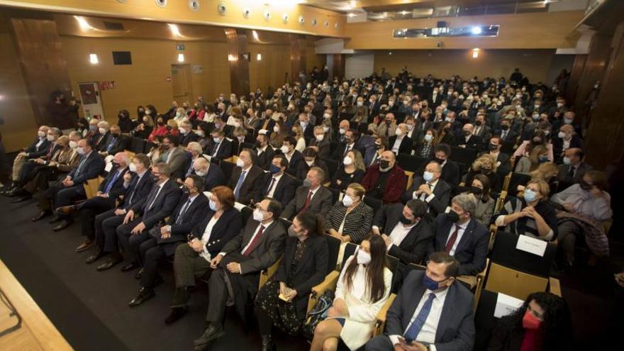 X. Puig, ayer, junto a los consellers Soler, Pascual, Mollà, España e Illueca. | F. B.