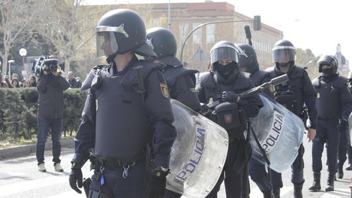 Policías antidisturbios.