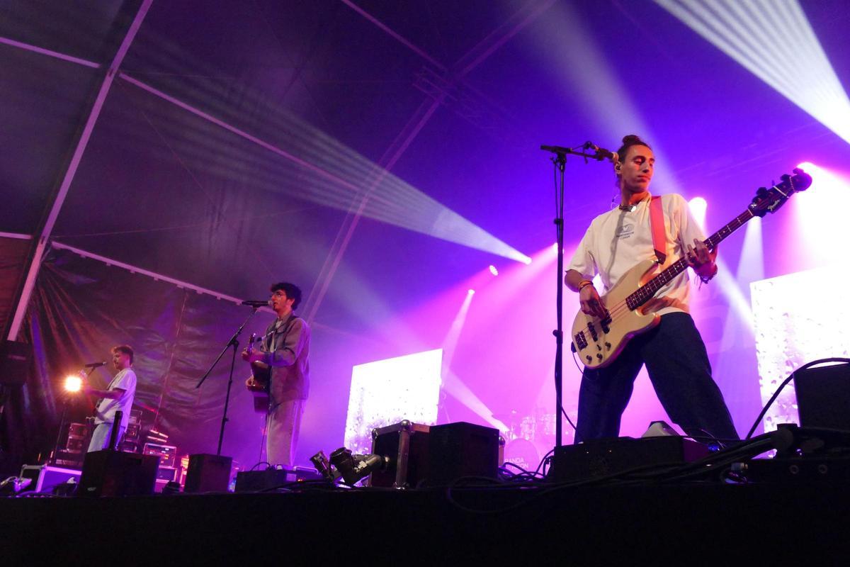 EN IMATGES | La Banda Neon i Dj Ruben Rider van animar la segona nit del Rampell