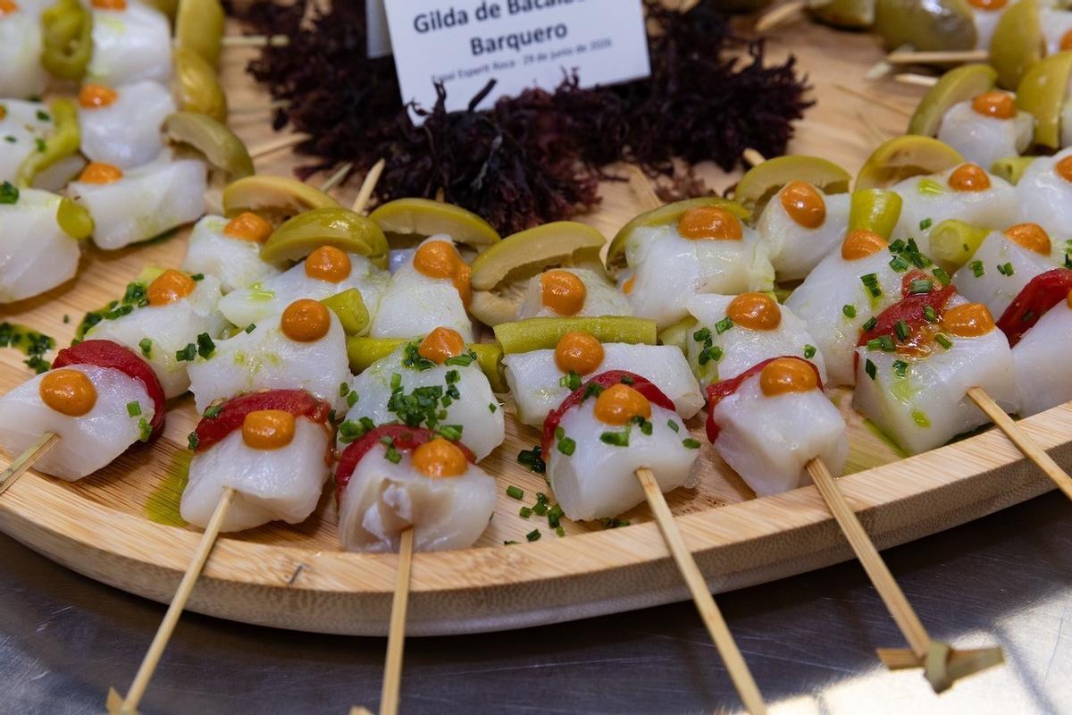 Els convidats van degustar una selecció d'aperitius amb el bacallà com a protagonista.