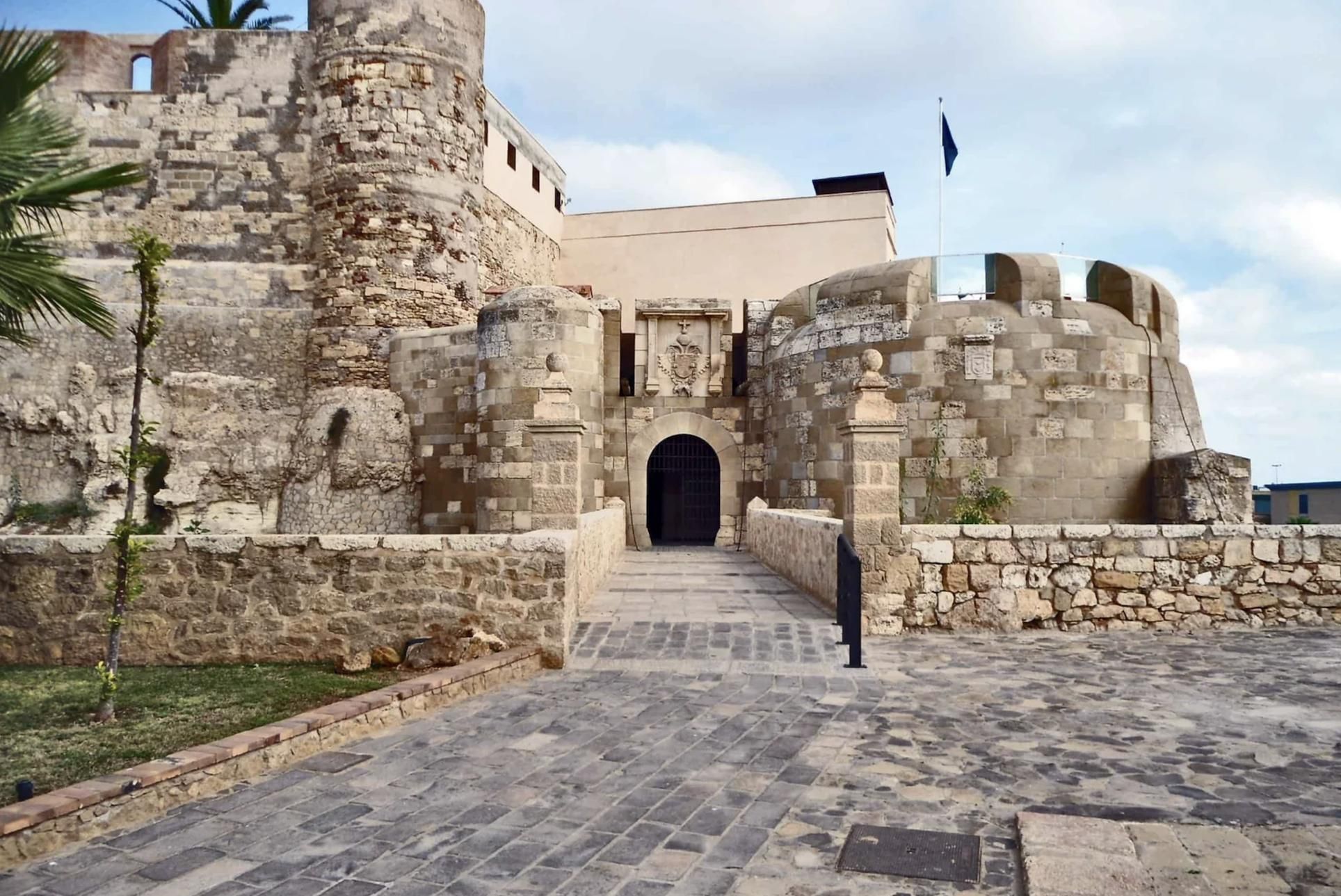 Es el monutmento más representativo de toda la ciudadela de Melilla.