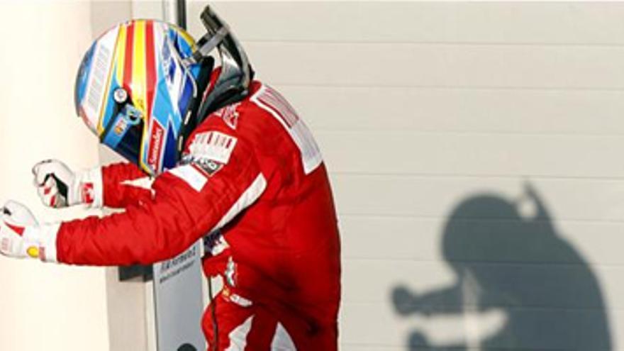 Alonso se estrena en Ferrari con una victoria en Bahrein