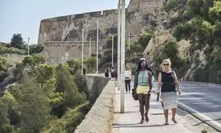 Alicante «pincha» ante la primera oleada de cruceristas del otoño