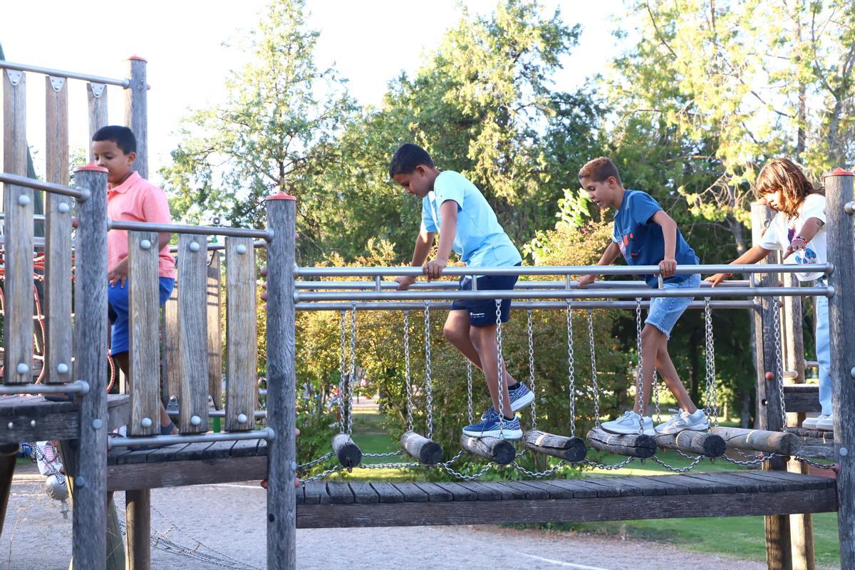 Las instituciones reciben a los niños saharauis