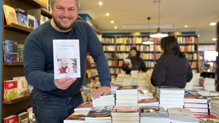 Ben Clark: &quot;La poesía se lleva bien con la juventud porque las dos tienen una arrogancia necesaria&quot;