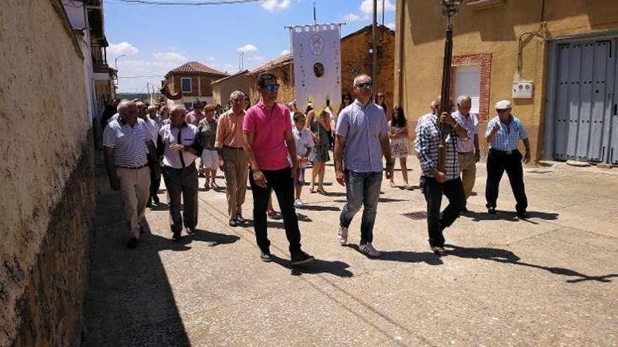 Procesión, fiesta de disfraces y música para animar las fiestas de Santiago en Moratones