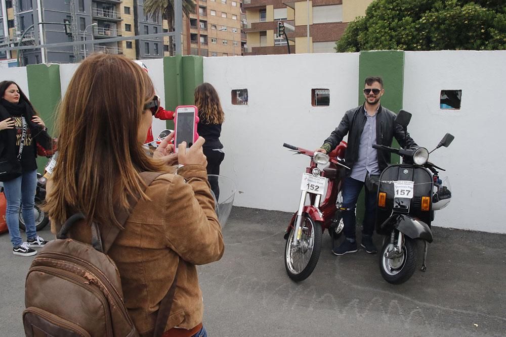 Un enjambre de Vespas toma Córdoba