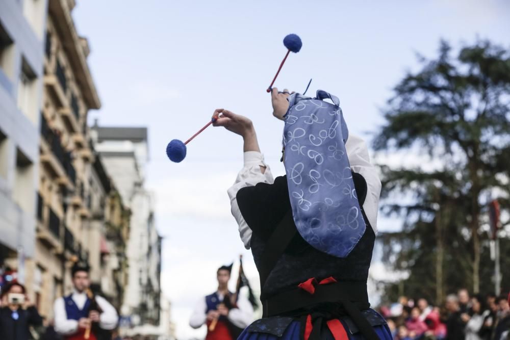 Desfile en Pola de Siero para celebrar los Güevos Pintos