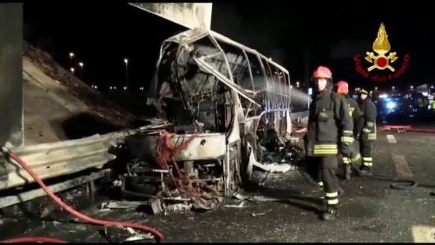 Mueren 16 estudiantes húngaros en un accidente de autobús en Italia