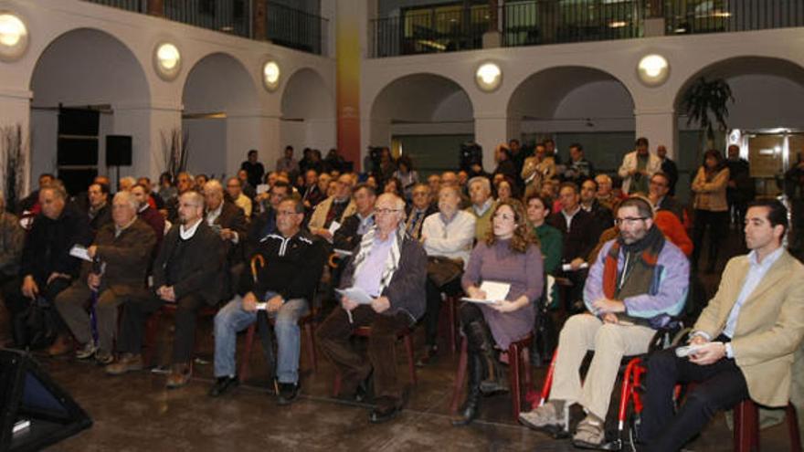 Representantes de asociaciones y colectivos, en el encuentro.