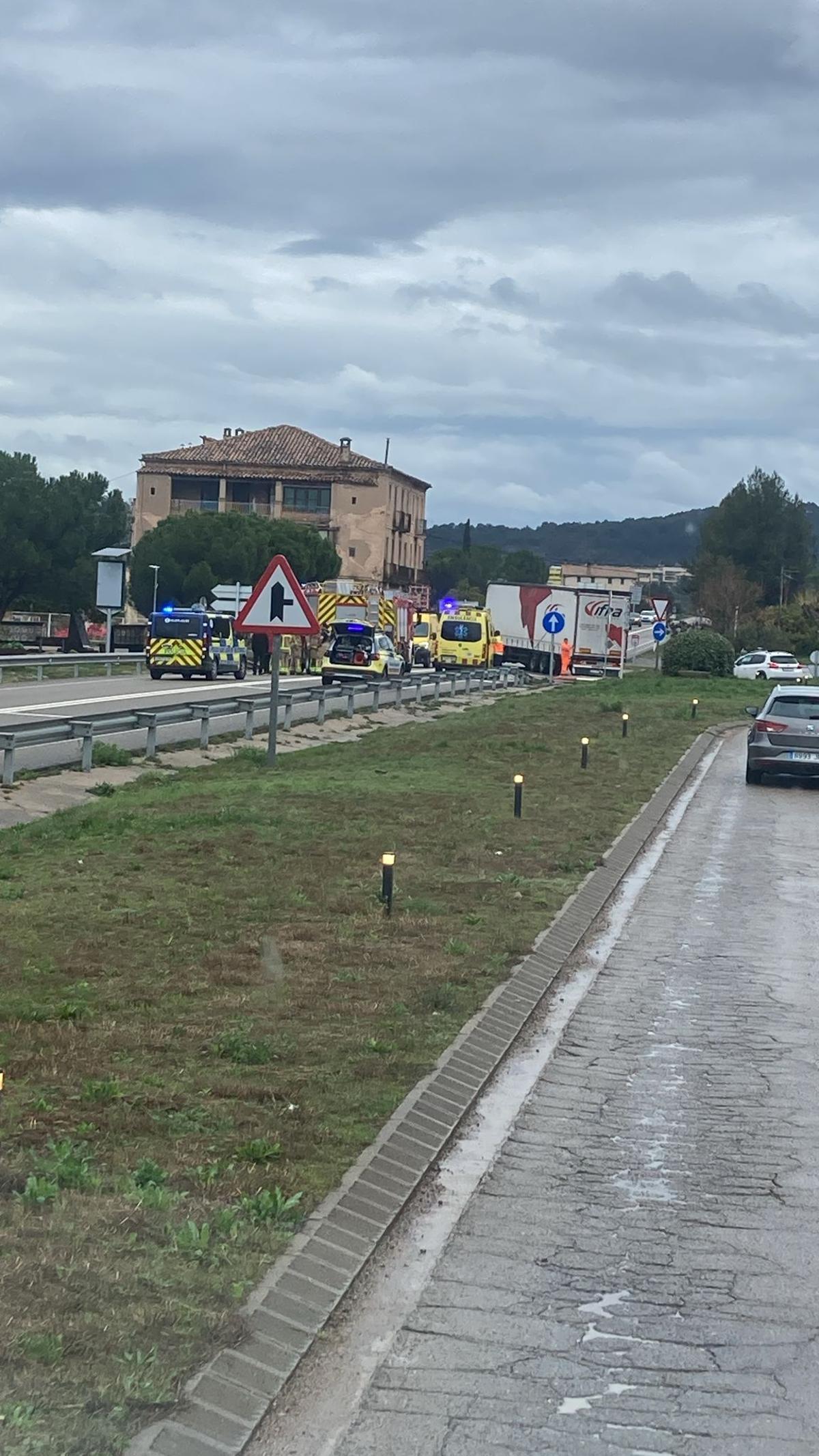 Imatge de l'accident a la C-55 a Sant Joan de Vilatorrada, tocant el terme de Callús