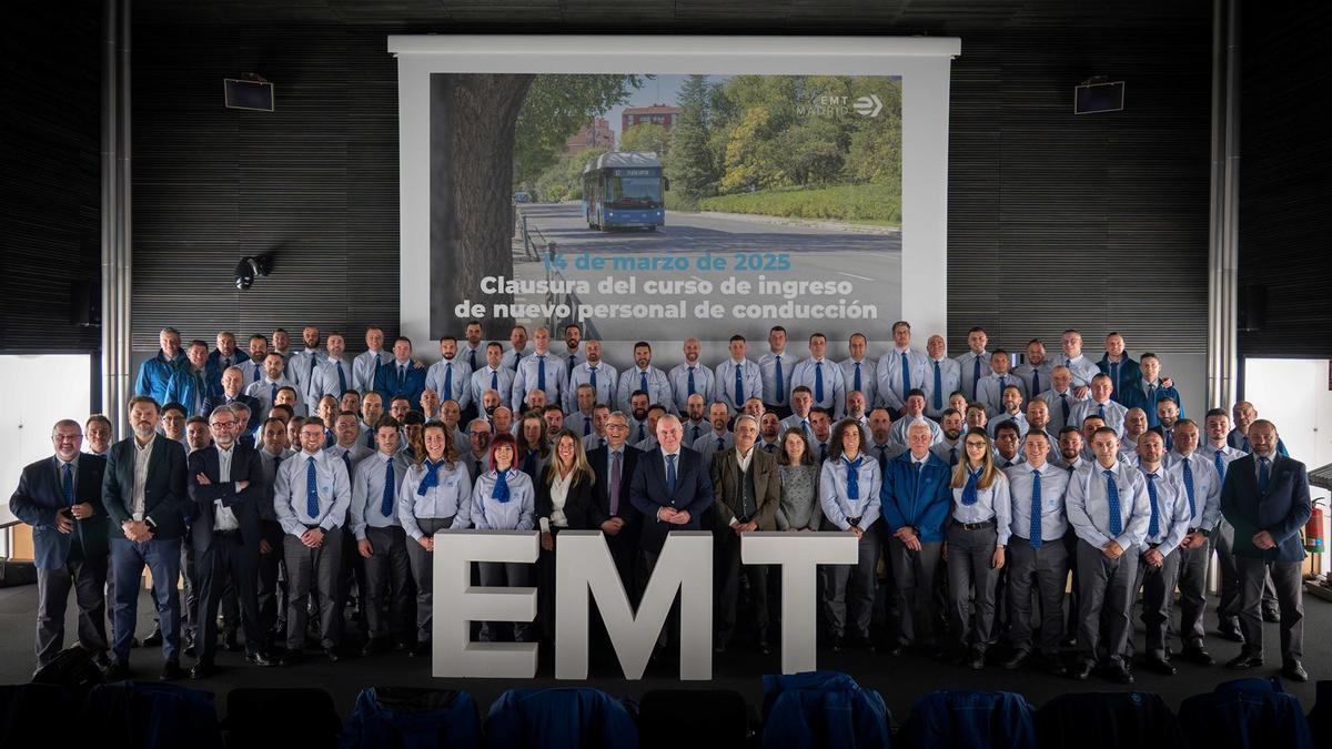 Foto de promoción de los 80 nuevos autobuseros de la EMT.