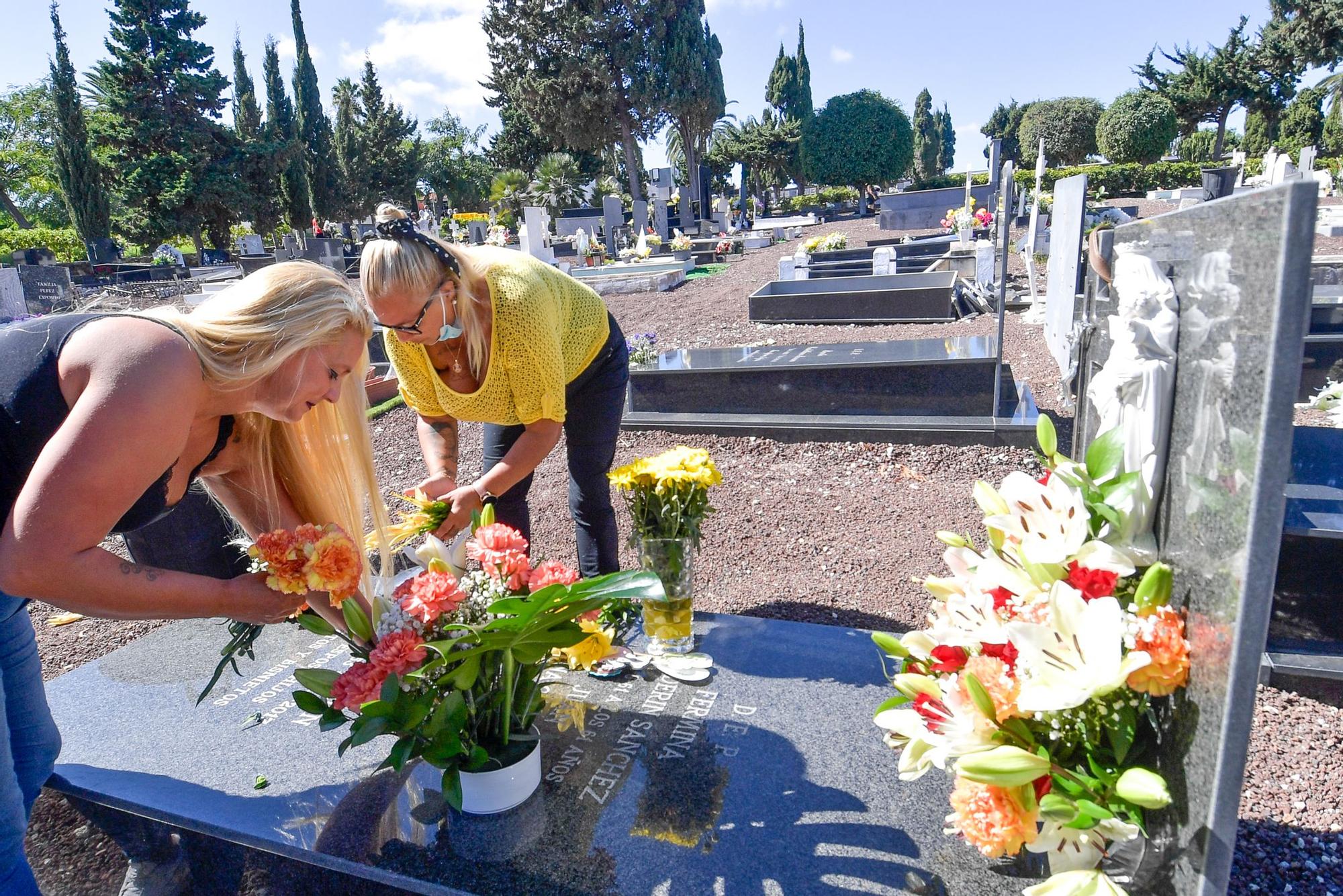 Día de Todos los Santos en el cementerio de San Lázaro (01/11/2021)