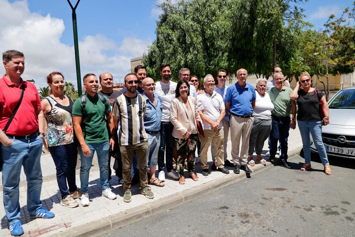 Imagen de la visita realizada por Carolina Darias al barrio de Lomo Blanco, en Las Palmas de Gran Canaria.