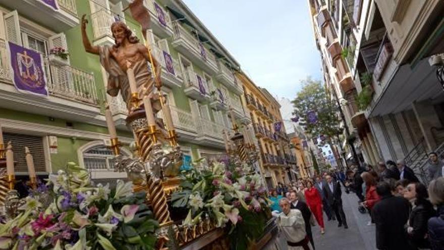 La Semana Santa de Gandia se queda esperando al abad en el último acto