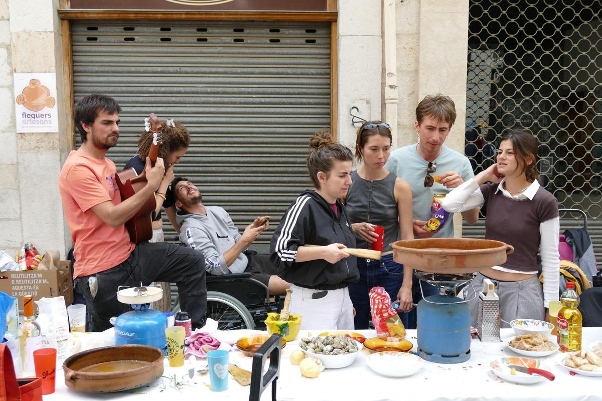 EN IMATGES | Els Mistaires de Figueres estrenen el primer Concurs de Suquet del carrer Peralada