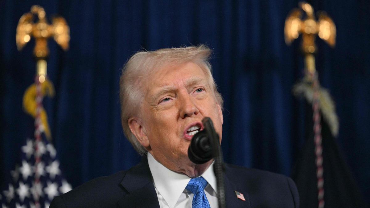 El presidente de Estados Unidos, Donald Trump, habla con la prensa tras las acciones militares estadounidenses en Venezuela, en su residencia de Mar-a-Lago.
