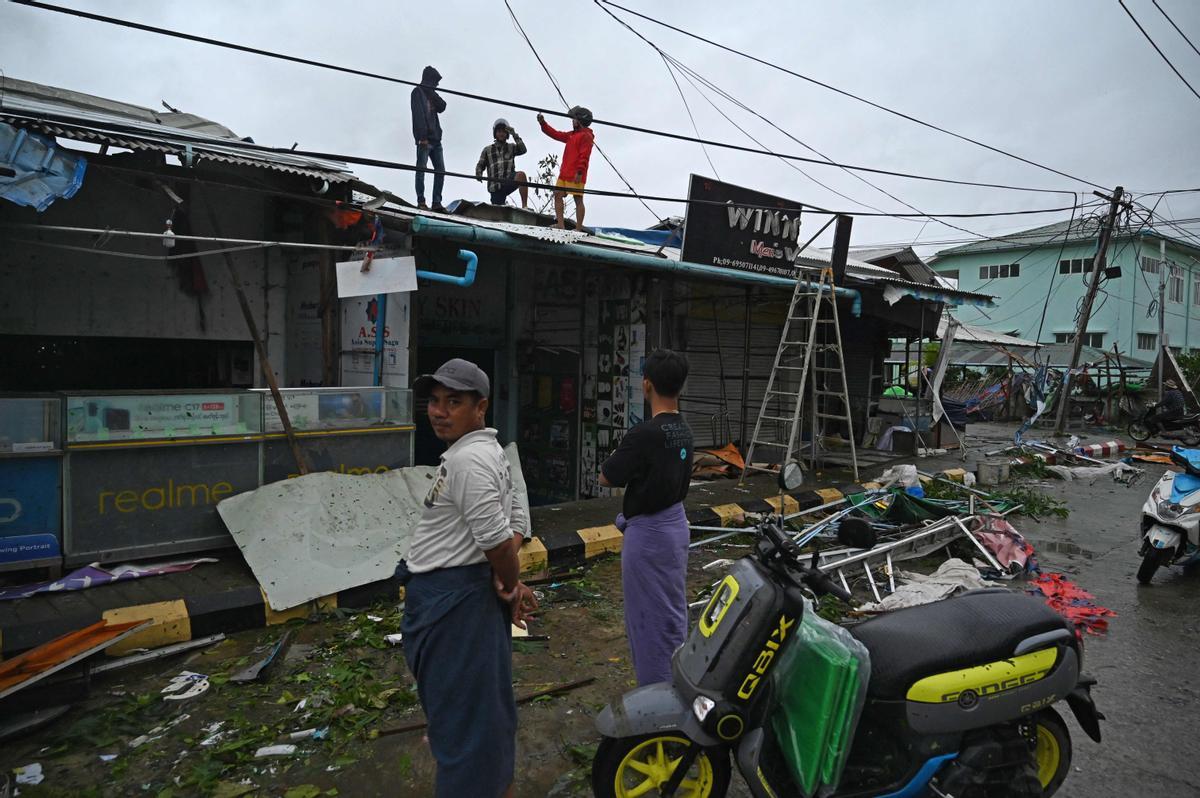 El ciclón Mocha arrasa las costas de Bangladés