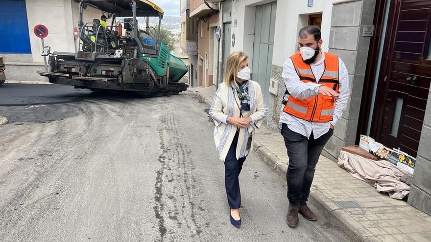 Nueve calles de El Secadero y Almatriche estrenan asfaltado