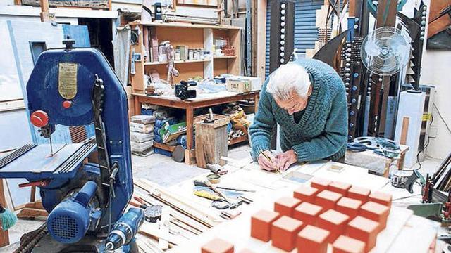 Julio Bauzá en su estudio.