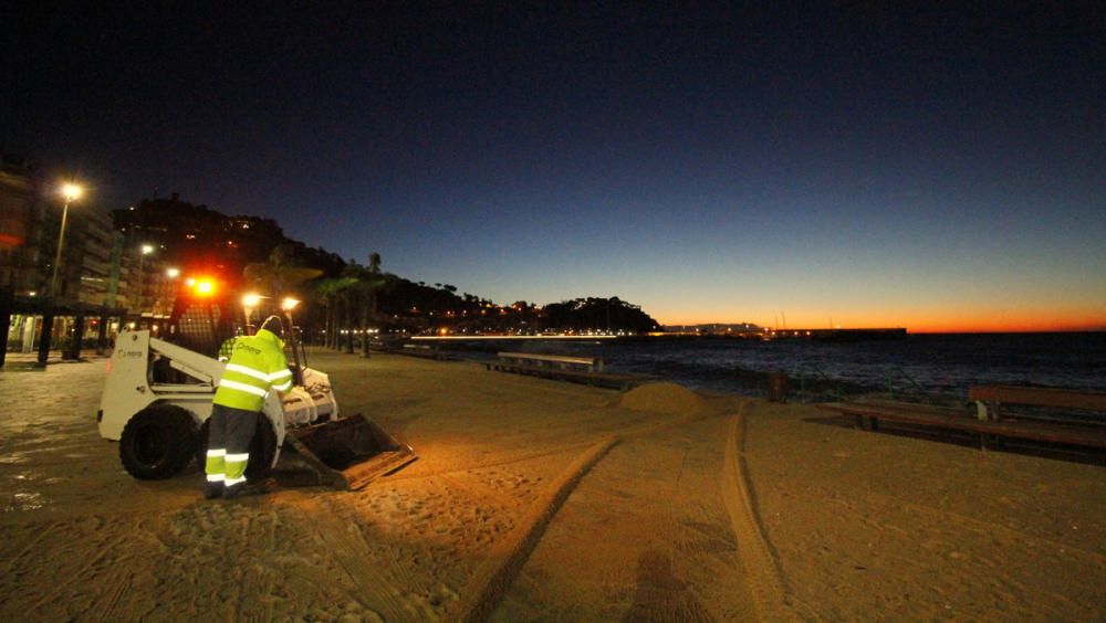 Mica en mica, Blanes va recuperant la normalitat després del temporal de llevant