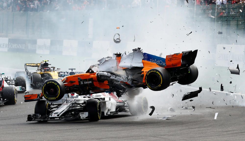 Espectacular accident d'Alonso al GP de Bèlgica
