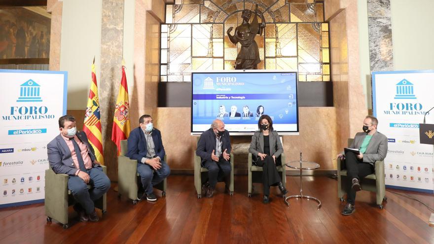 Luis Zubieta, Jesús Bazán, José Manuel Aranda y Teresa Ladrero y Ricardo Barceló, subdirector de EL PERIÓDICO DE ARAGÓN.