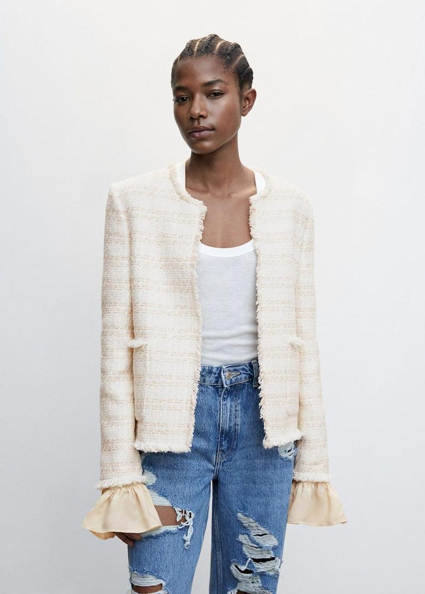 Chaqueta tweed con volantes de Mango