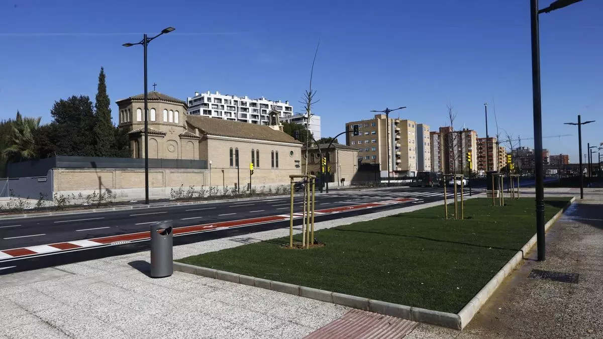 Zaragoza ya luce un primer tramo de la renovada avenida Cataluña