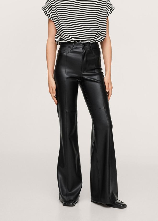 Pantalones 'wide leg' efecto cuero de Mango