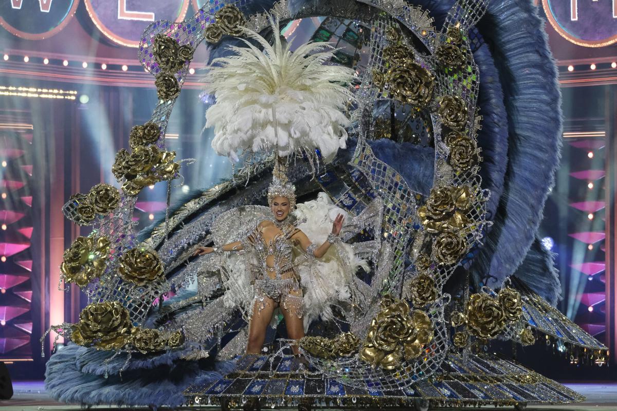 Carla Benítez González, presentada por Capross 2004 S.L., ganó un diseño de Kevin Rodríguez González: «Historia»