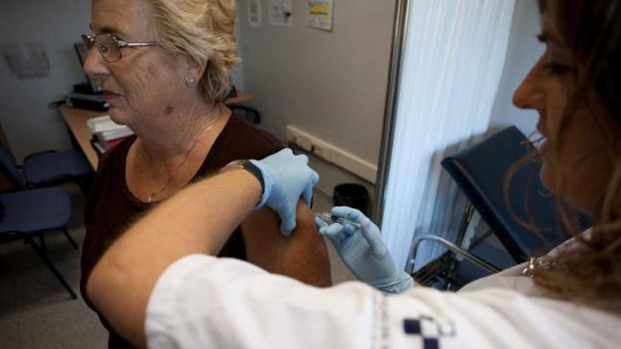 La campaña de vacunación de la gripe se abre con la meta de usar 200.000 dosis