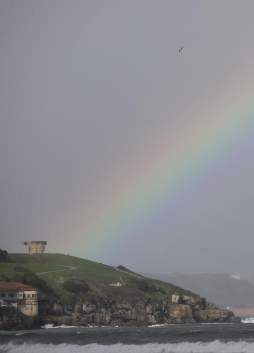 Espectacular arcoiris en Gijón tras "Amelie"