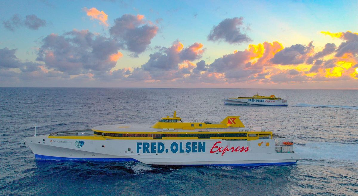 Fred's boats. Olsen 'Bañaderos' and 'Bajamar' in navigation.