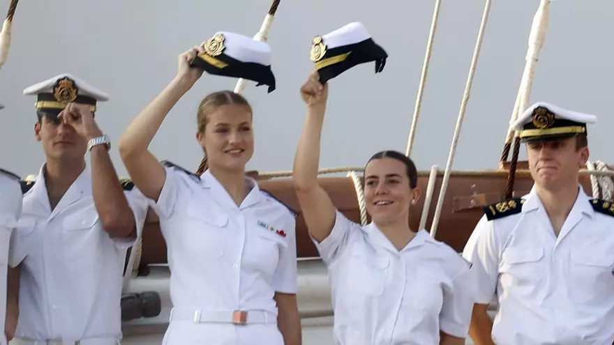 La princesa Leonor y el 'Elcano' ya están en Gijón: el buque atracó entre aplausos y el sonido de las gaitas