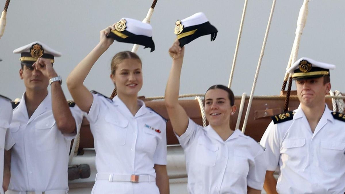 Leonor llega a Gijón en Elcano