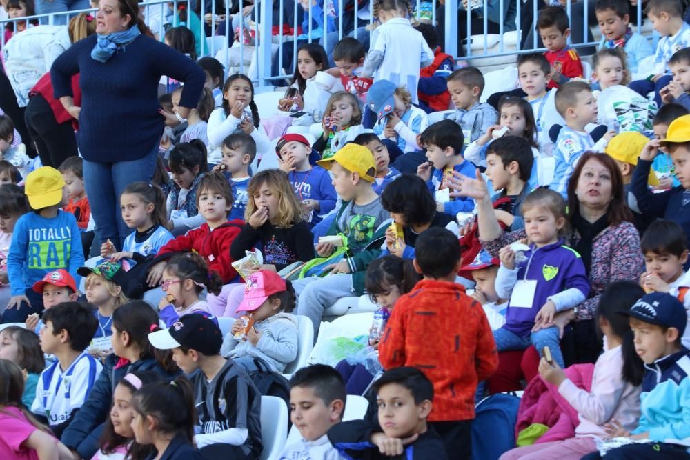 El equipo blanquiazul abre la grada de La Rosaleda a miles de niños de varios colegios de Málaga.