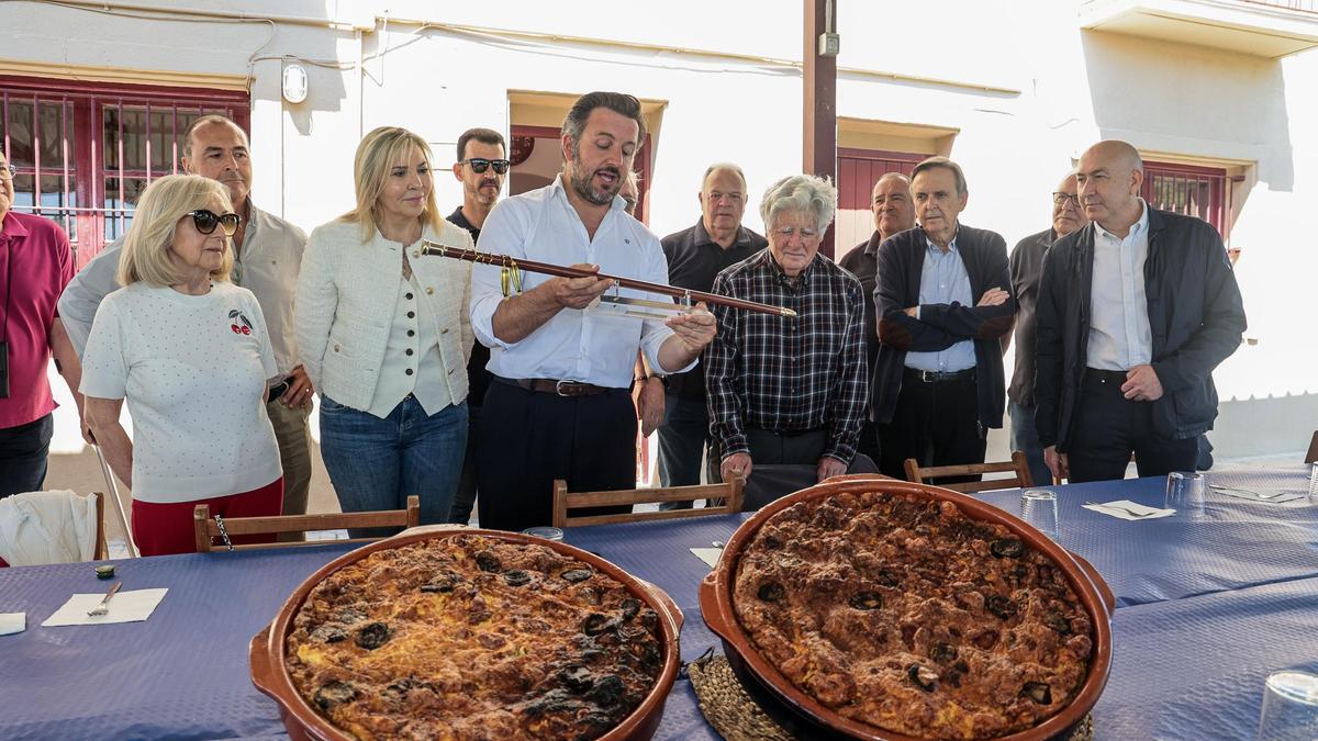 Los Amigos del Arroz con Costra reúnen a los alcaldes de Elche