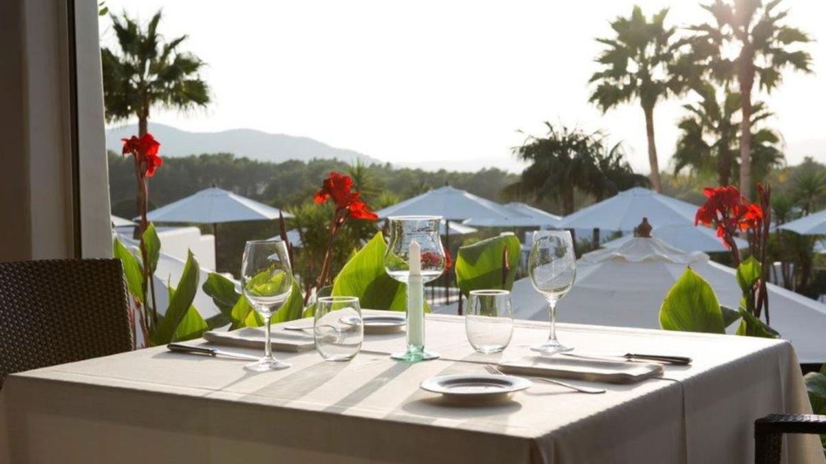 Can Curreu es uno de los restaurantes para sentarse a la mesa también en invierno de una cuidada gastronomía. | HOTEL RURAL CAN CURREU