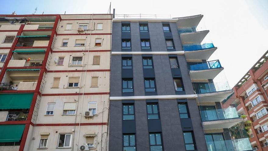 Viviendas de lujo conviven junto al desarrollismo urbano sesentero de València sin solución de continuidad