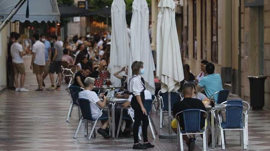 La hostelería es uno de los sectores donde, pese a todo, crecerán los contratos durante Semana Santa, muy lejos de la situación de los años anteriores a la pandemia.