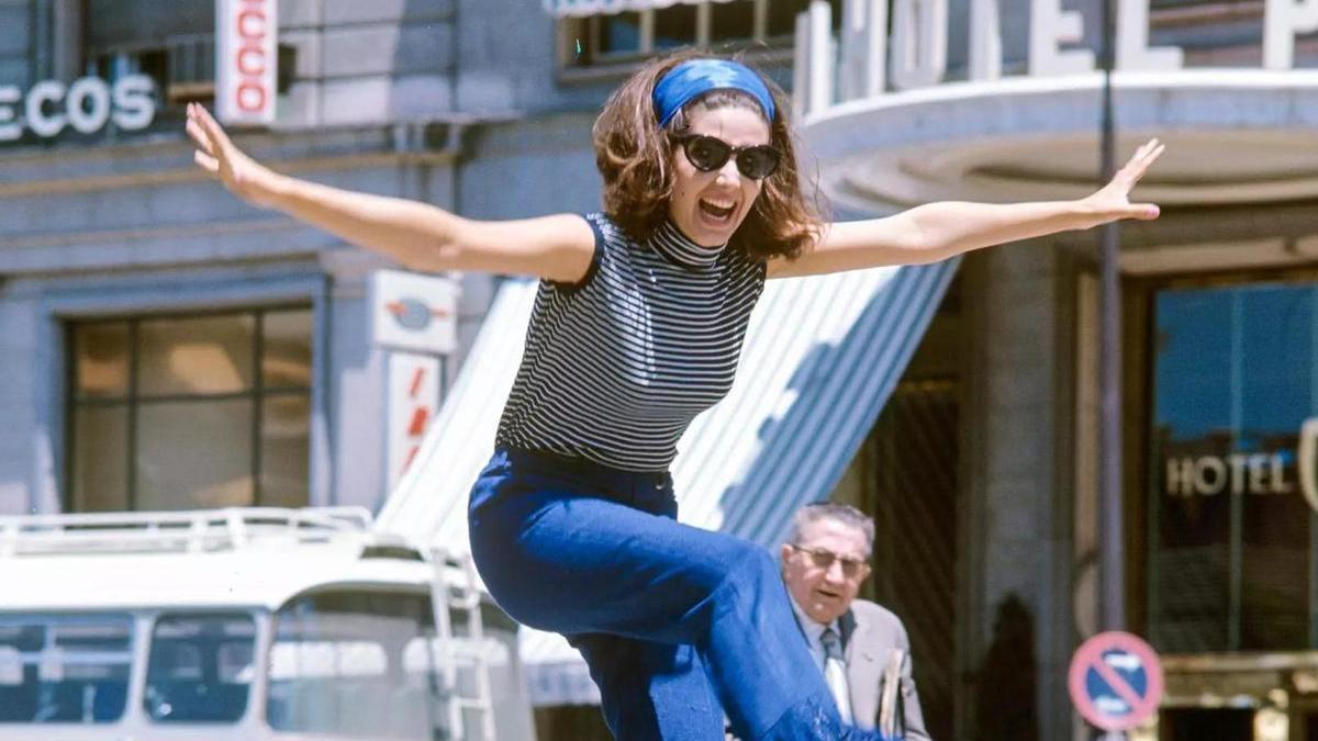 Concha Velasco, en la Gran Vía en 1965.