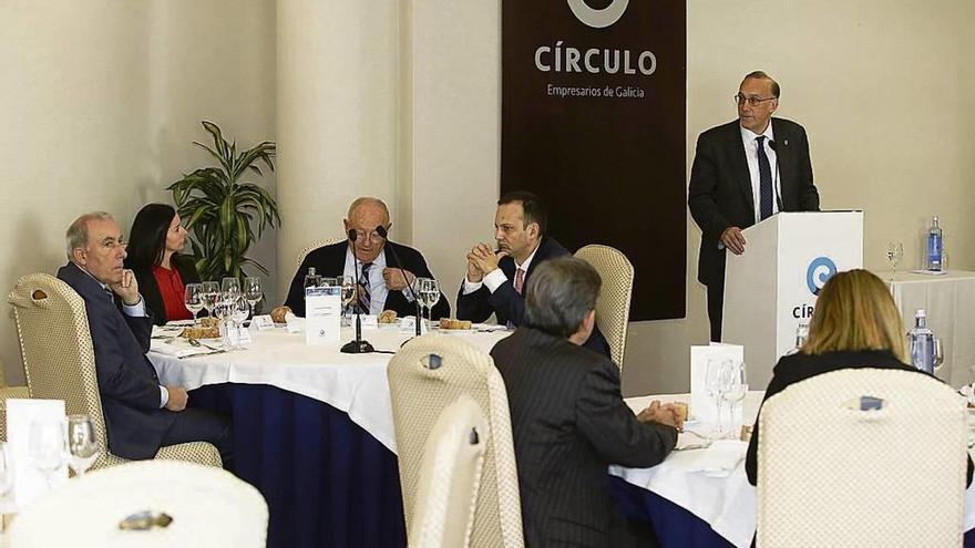 El rector Manuel Reigosa, durante su intervención en el Círculo de Empresarios de Galicia. // Alba Villar