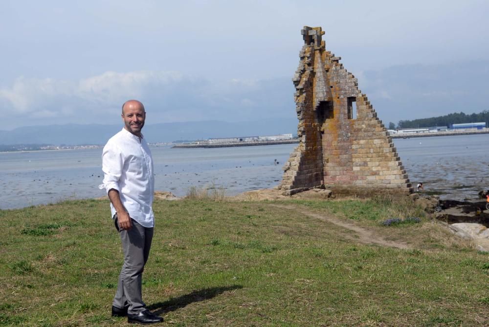 Villares se acerca en Cambados a la actividad de los sectores productivos - El líder de En Marea visita la localidad arousana para pasear por la plaza de abastos, visitar Martín Códax y departir con l