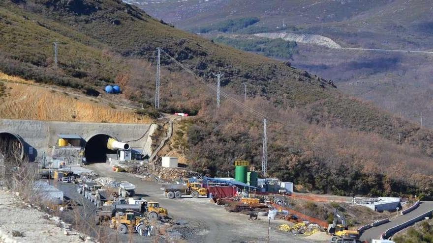 Estado de las obras del AVE a su paso por el término de Requejo de Sanabria.