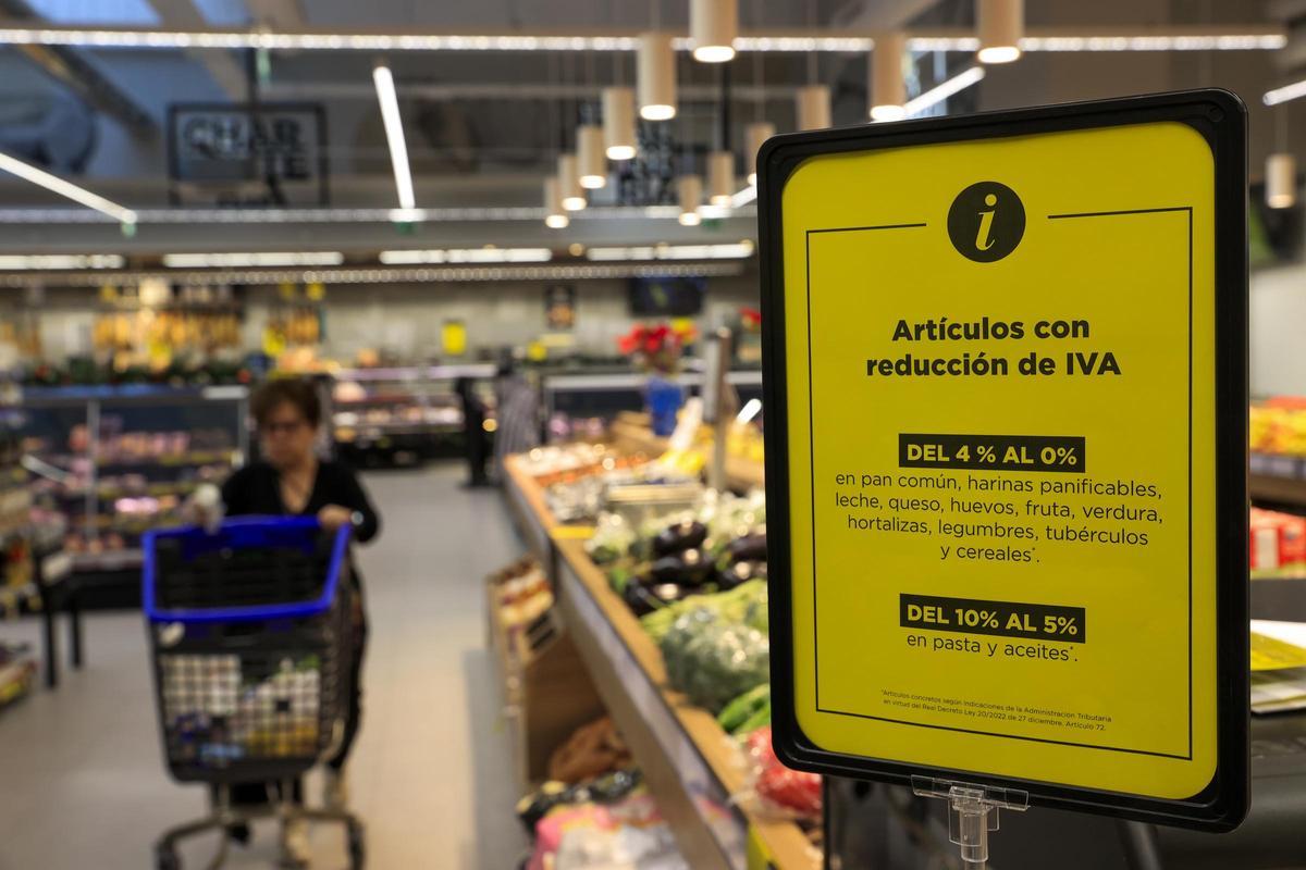 El Govern decideix aquesta setmana si manté la rebaixa de l’IVA d’alguns aliments El Govern decideix aquesta setmana si manté la rebaixa de l’IVA d’alguns aliments