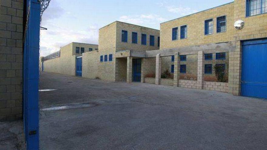 La Guardia Civil desaloja a los funcionarios que cortaban los accesos a la prisión de Daroca
