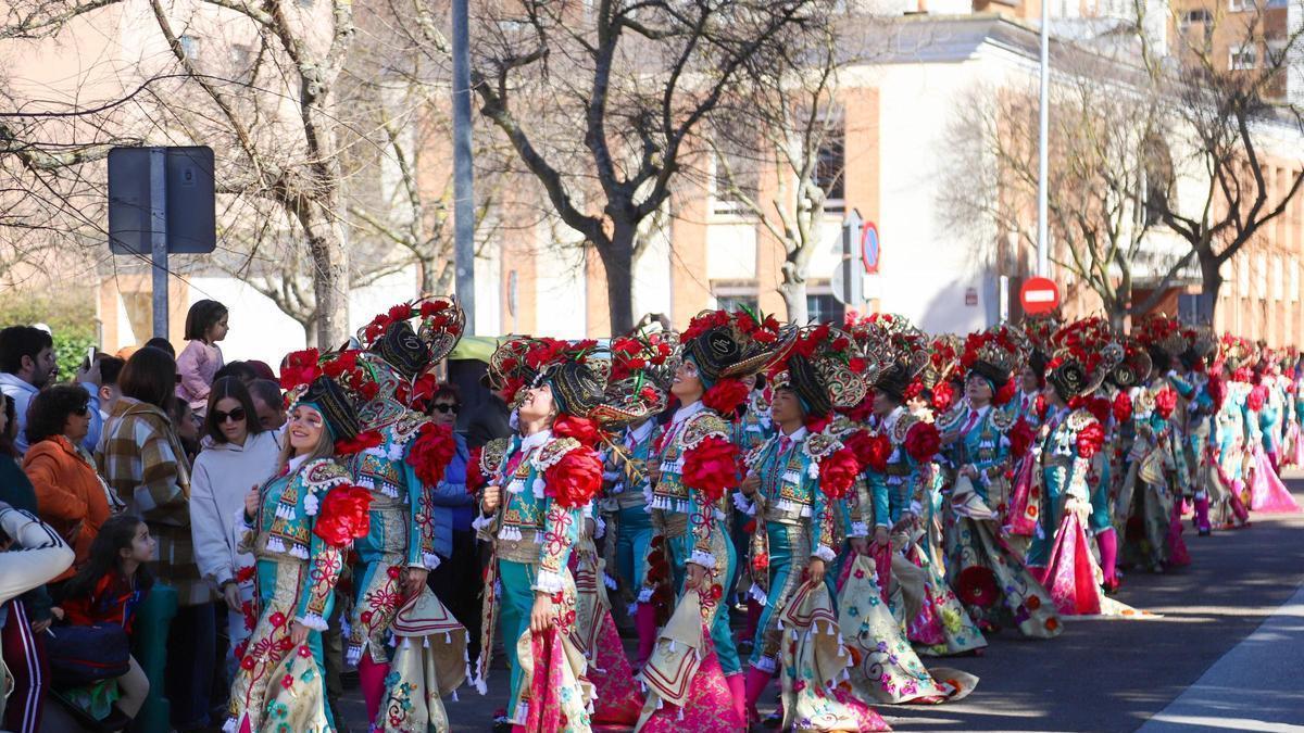 Fotogalería | Valdepasillas se consolida como culmen al Carnaval de Badajoz