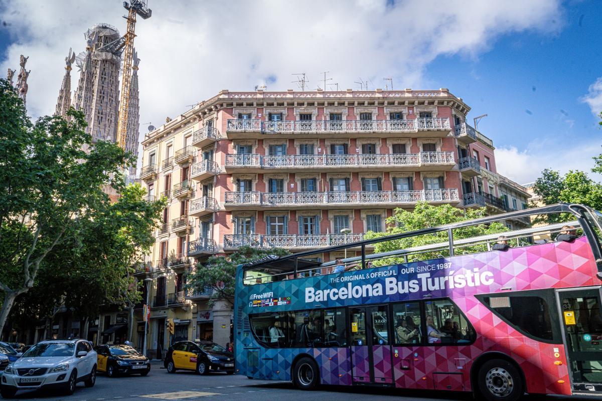BCN compra un altre bloc de pisos a l’Eixample per tanteig i retracte BCN compra un altre bloc de pisos a l’Eixample per tanteig i retracte