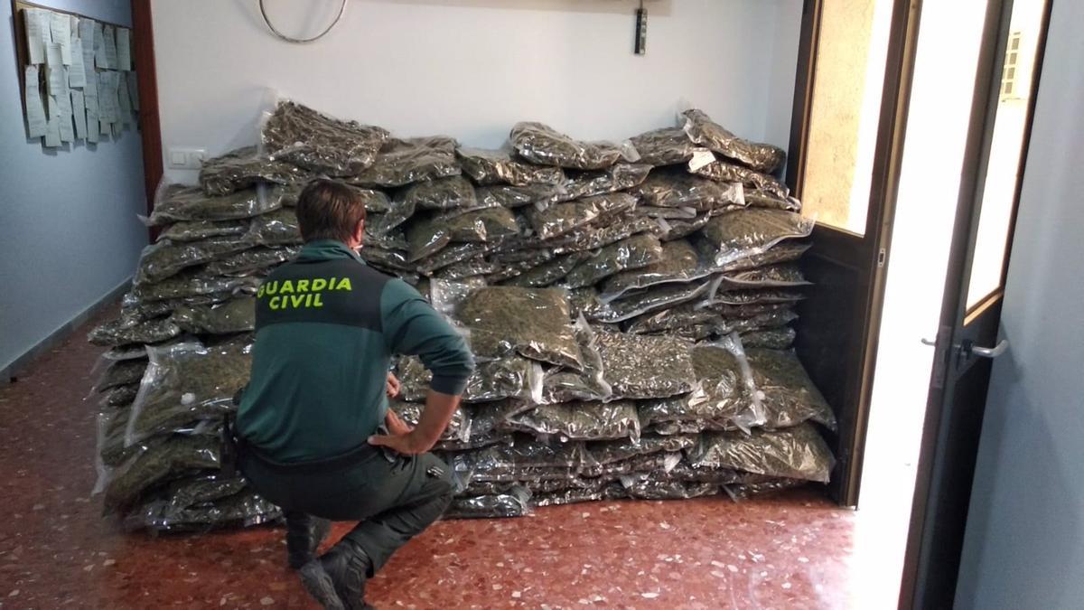 Golpe al tráfico de marihuana en Almería: ocho detenidos con más de 5.600 kg